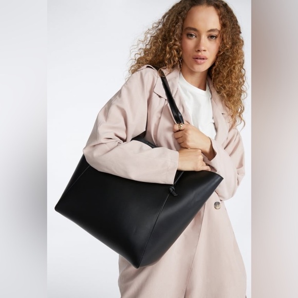 JustFab Minimal Knot Tote in Black NWT - Picture 2 of 11